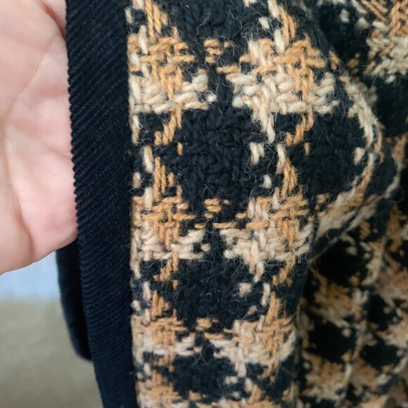 Vintage Black & Camel Houndstooth Wool Cape with Matching Scarf - Picture 10 of 11